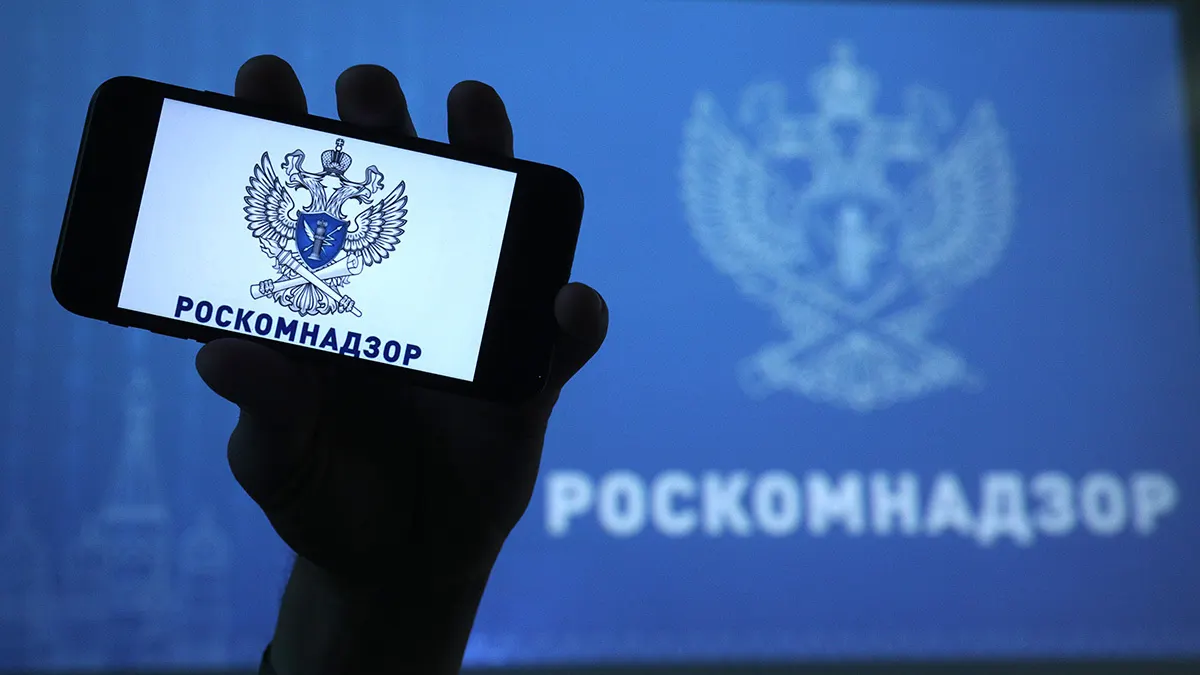 Регулятор сообщил, что на сайте были публикации с «пропагандой нетрадиционных сексуальных отношений». Редакция называет блокировку надуманной; сайт недоступен с 23 апреля.