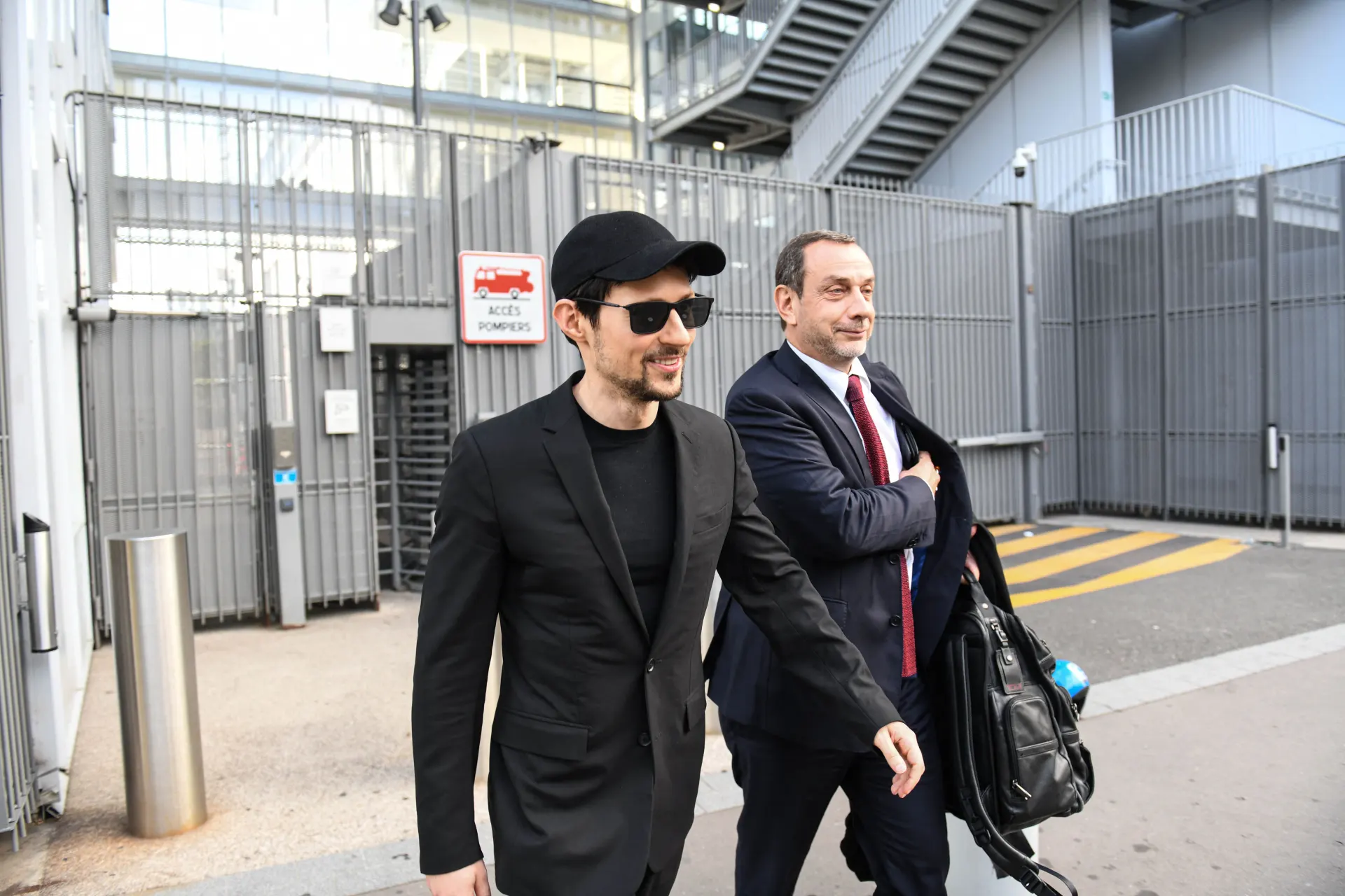 Основатель Telegram опубликовал сгенерированную ИИ песню о блокировках и обходе ограничений в сети, а также рассказал о письме с пометкой «подозреваемому Дурову П.В.» и усилившемся давлении на мессенджер в России.