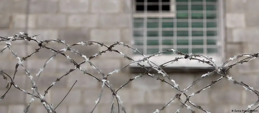 64‑летний пенсионер, бывший шахтёр и профсоюзный активист, скончался в заключении; он отбывал два года по делу об «оправдании терроризма» из‑за комментария в соцсети.