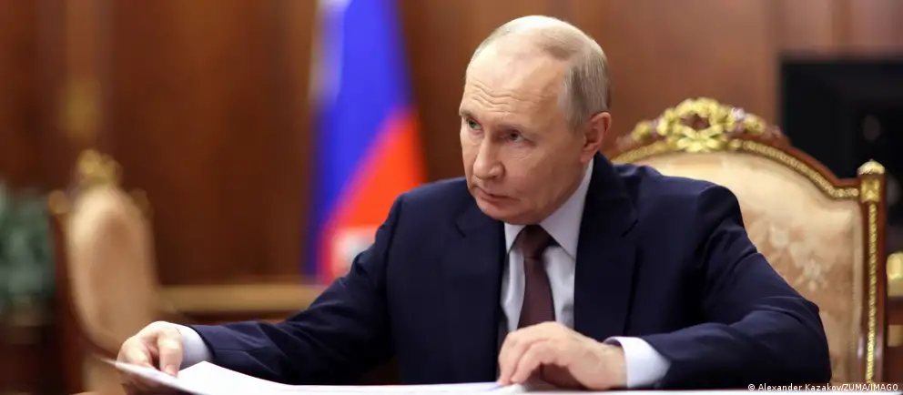 Новый закон изменяет правила антикоррупционного контроля: власти больше не отслеживают сделки и имущество чиновников и их родственников, совершённые до назначения на должность или регистрации брака, а сведения о доходах семьи подаются одной общей суммой.