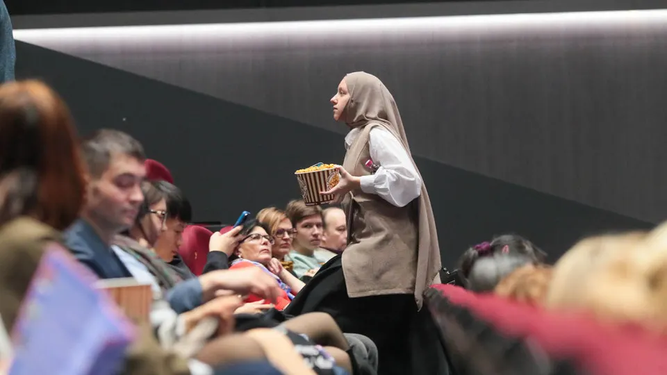 Ассоциация владельцев кинотеатров предложила с 30 апреля по 11 мая временно отказаться от показа иностранных фильмов без прокатного удостоверения, чтобы поддержать российские релизы, в том числе картину «Литвяк».