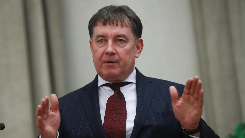 Мосгорсуд оставил в силе решение о национализации более 100 объектов недвижимости и сети отелей Marton, связанных с бывшим председателем Совета судей России Виктором Момотовым. Генпрокуратура заявляет о многолетних связях экс-судьи с криминальными авторитетами и нелегальным бизнесом.