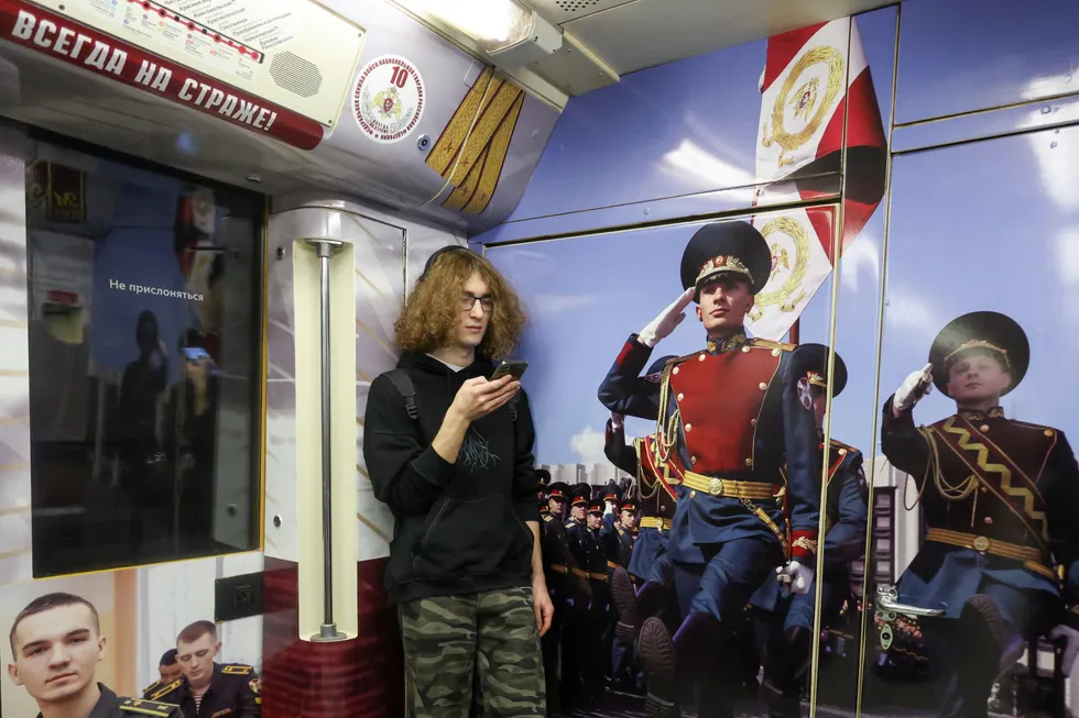 За последний месяц власти ввели и анонсировали ряд мер против обходных сервисов: от ограничения покупок VPN в App Store до блокировок доступа к платформам при включённом VPN, а также обсуждают плату за мобильный VPN‑трафик и другие варианты контроля.