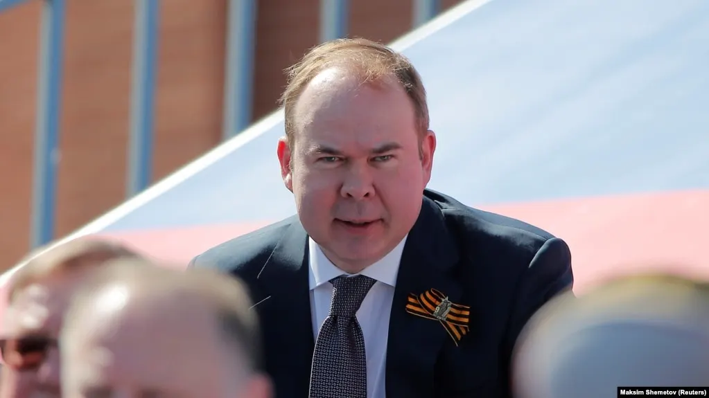 Мать руководителя администрации президента и мать первого вице-премьера, по данным корпоративной отчетности, выдали многомиллионные займы группе оборонных предприятий и получили обратно значительно большие суммы с процентами.