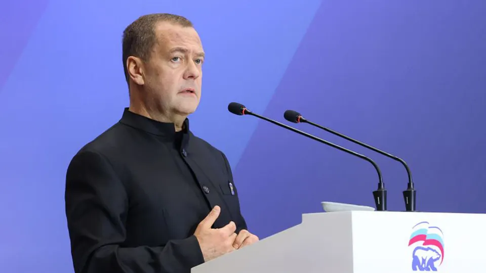 Заместитель председателя Совета безопасности Дмитрий Медведев предупредил о реальной угрозе ядерного апокалипсиса и заявил, что Россия должна быть готова — на фоне истечения договора СНВ‑III и роста международной напряжённости.