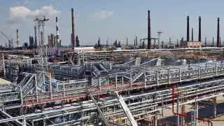 Из-за атак дронов приостановлена переработка нефти на Новокуйбышевском, Туапсинском, Саратовском, Киришском НПЗ и НПЗ «Нижегороднефтеоргсинтез», что затронуло ключевые мощности по производству бензина и дизтоплива.