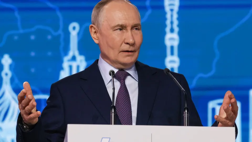 На фоне рекордного падения одобрения власти после ограничений в сети и блокировки Telegram президент призвал депутатов и сенаторов воздержаться от новых запретов и сосредоточиться на системной работе.