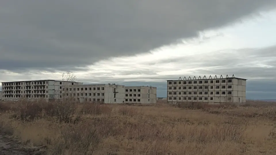 Число рождений в России продолжает снижаться уже одиннадцатый год подряд и достигло минимума за более чем двести лет, хотя власти усиливают ограничения на аборты, призывают заводить больше детей и запускают стратегию «семейноцентризма».