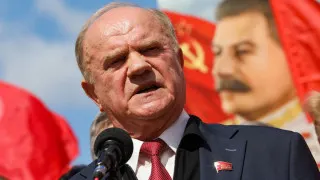 Лидер КПРФ Геннадий Зюганов на заседании Госдумы заявил, что российская экономика «провалилась до дна» и без срочных мер страну к осени может ждать ситуация, подобная 1917 году. Поводом для его высказываний стало резонансное видеообращение блогера Виктории Бони к президенту Владимиру Путину.