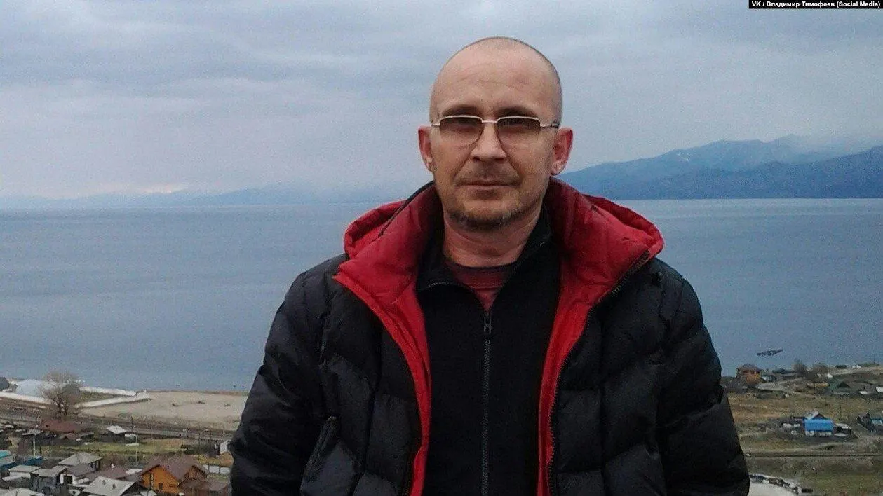 Соратники сообщают, что у ветерана и бывшего политзаключённого случился инфаркт; он в стабильно тяжёлом тяжёлом состоянии. Они связывают ухудшение здоровья с ночными проверками по надзорному режиму.