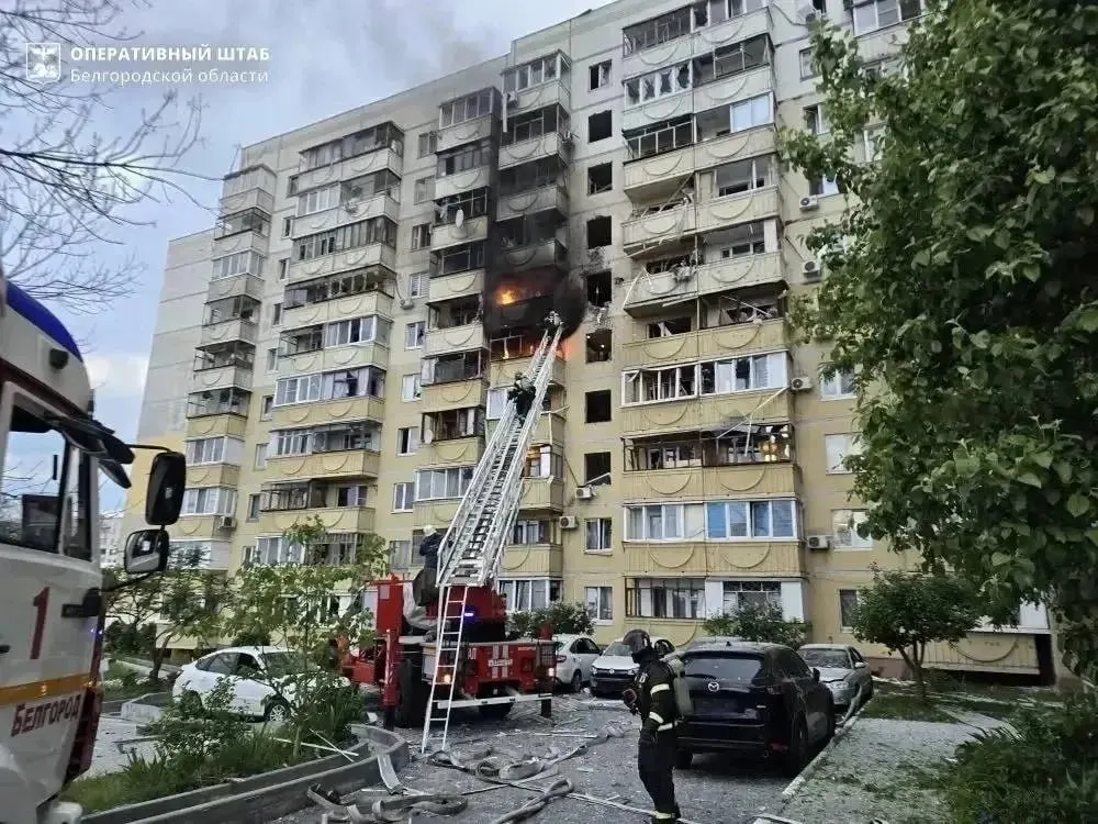 За ночь — гибель в Белгородской области после удара БПЛА и временная эвакуация, пожары на заводах и промплощадках, сообщения о перехватах сотен дронов, а также предложение смягчить наказания за хранение и приобретение наркотиков.