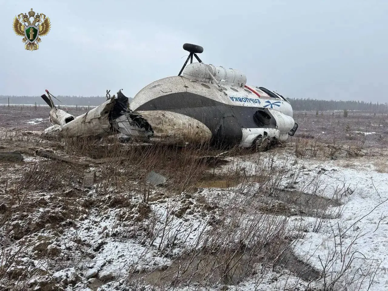 Ми‑8Т совершил жёсткую посадку в районе Усинска. Новосибирская транспортная прокуратура начала проверку инцидента, подробности пока уточняются.