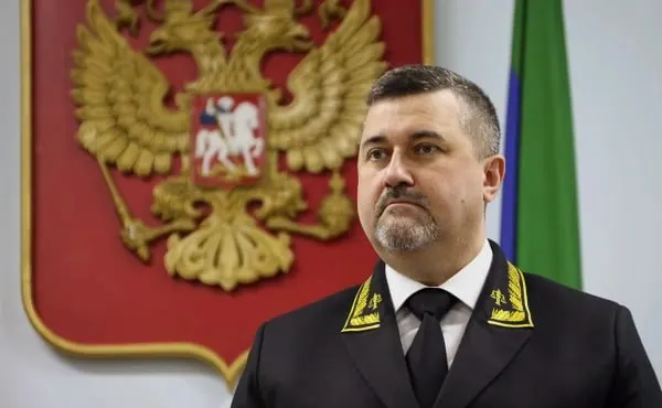 На официальном портале правовой информации опубликован указ о назначении Фёдора Щукина главой Дагестана. Он сменит Сергея Меликова; Щукину 49 лет, большая часть карьеры связана с судами.
