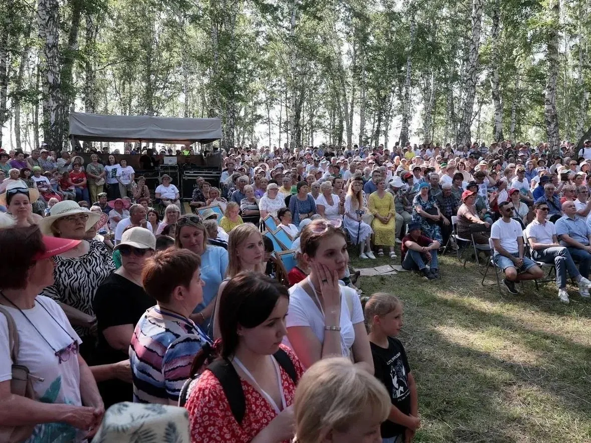 С 18 по 20 июня в Барнауле, Косихе и соседних районах пройдут встречи с поэтами, концерты и творческие мероприятия. В числе гостей — Дмитрий Лысенков, Сергей Перегудов и Этери Бериашвили.