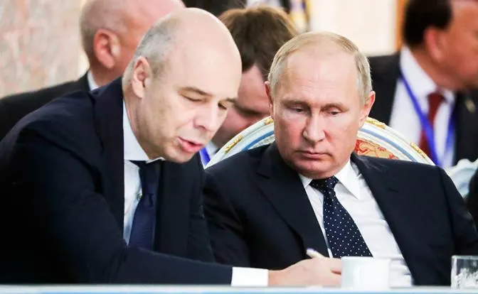 Дефицит российского бюджета достиг 5,9 трлн руб. Глава Минфина сообщил о планах «коррекции» параметров на 2026 год; депутат предупреждает, что сокращения программ развития могут сделать дефицит хроническим.