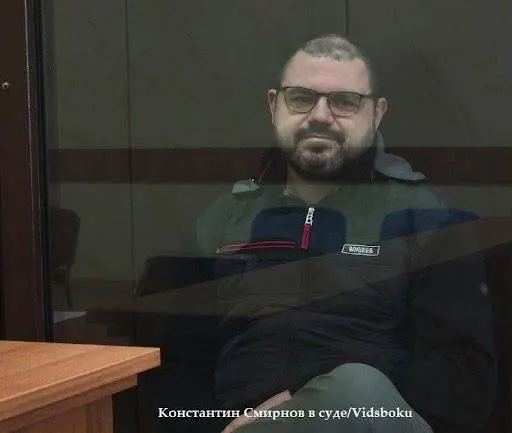 В Рязани начался суд над руководителем регионального отделения «Яблока», обвиняемым в вымогательстве. Подсудимый утверждает, что просьбы получить комментарий не содержали угроз — это подтвердила экспертиза — и связывает арест с протестом против муниципальной реформы.