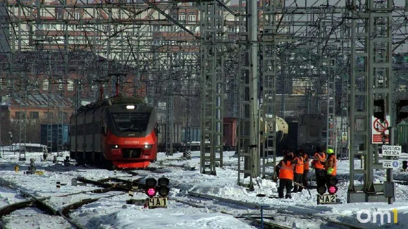 Всероссийский проект привезёт в Омск спектакли и мастер‑классы от театров Новосибирска и Томска. Фестиваль пройдёт 10–11 июня: в программе — показательные спектакли, мастер‑классы и гала‑закрытие на перроне вокзала.