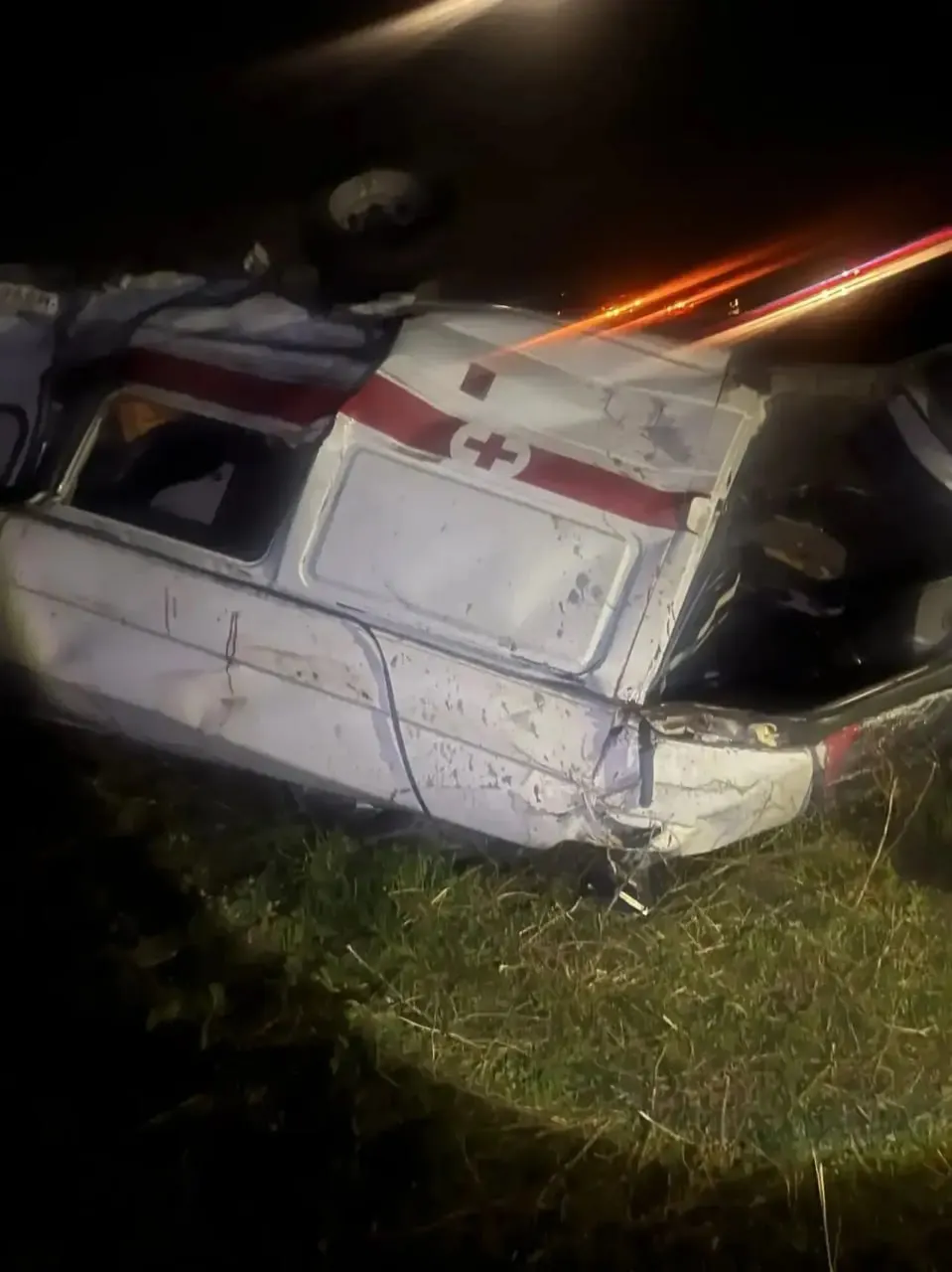 На трассе Калачинск — Кабанье Lada врезалась в машину скорой, в результате погиб 32‑летний медбрат, ещё четверо получили травмы. Ход расследования контролирует прокуратура.