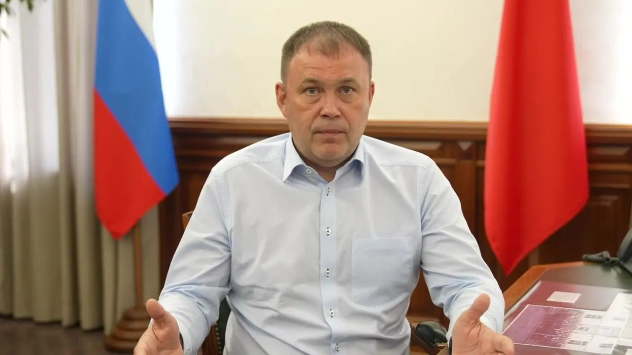 Илья Середюк ответил на многочисленные обращения кузбассовцев: массового возвращения отопления не будет, пока не наступит устойчивая тёплая погода — часть критики он адресовал главам городов.