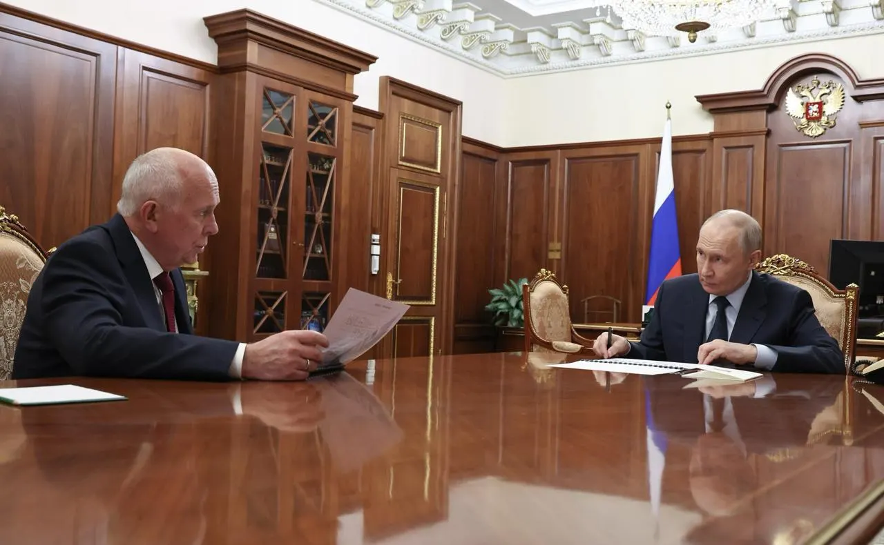 Глава Ростеха сообщил президенту, что серийное производство двух пассажирских моделей отложено и может стартовать только в следующем году; пока сертификацию получит лишь Ил‑114‑300.