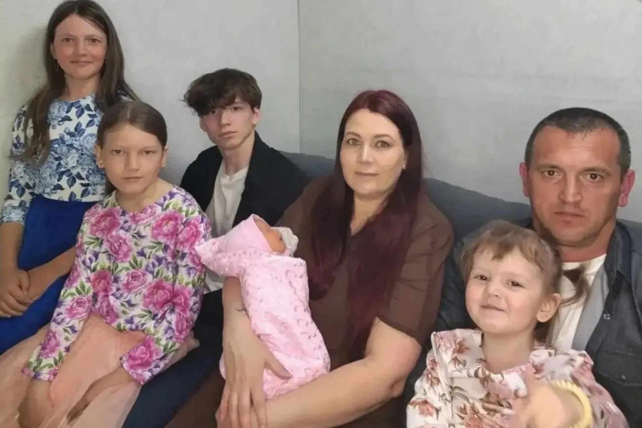 Девочка по имени Кира стала 500-м новорождённым, зарегистрированным в отделе ЗАГС №3 Барнаула; она — пятый ребёнок в семье Пергаевых.