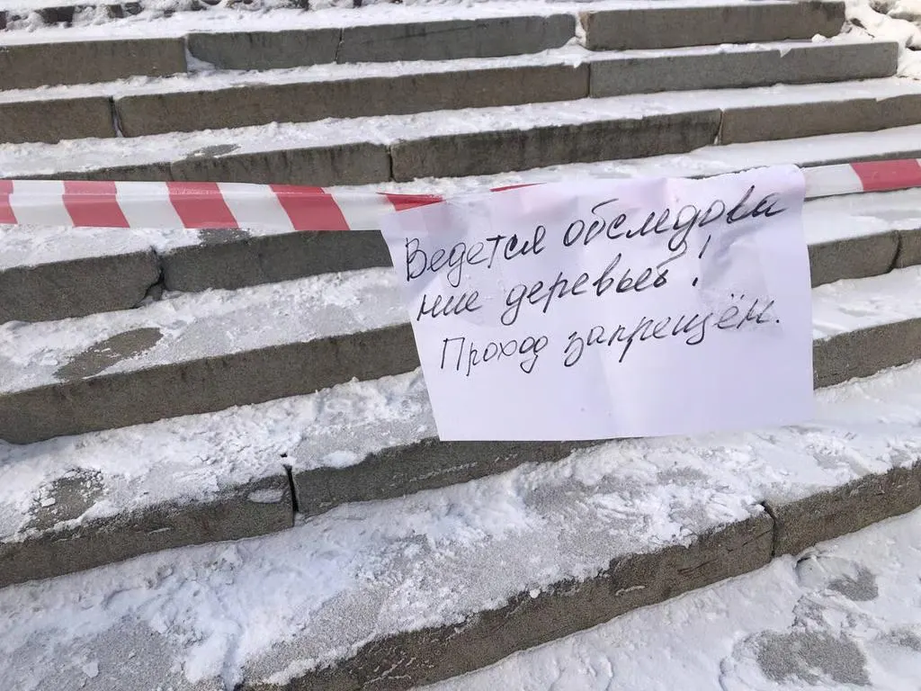 Организатор несостоявшегося митинга требует признать незаконными действия чиновников, которые в день акции огородили гайд-парк у театра и препятствовали проведению мероприятия.
