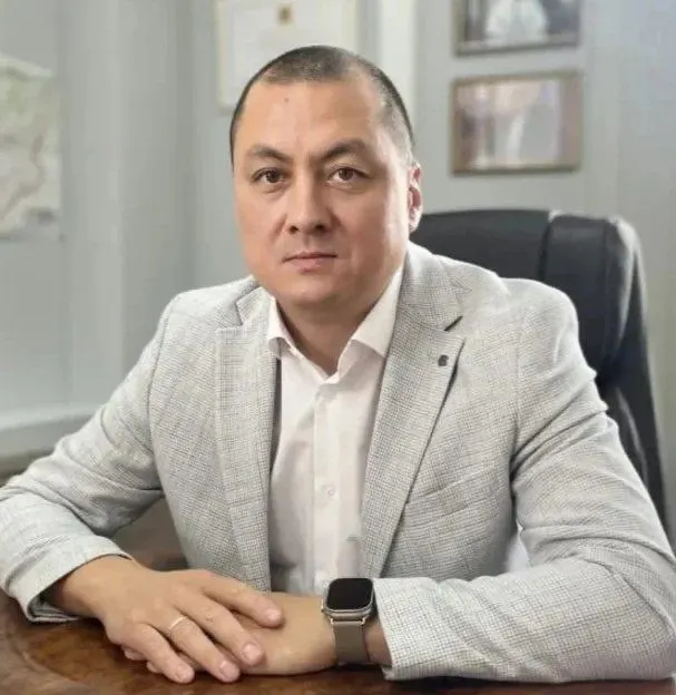 Региональные власти сегодня назначили Андрея Лима главой службы ветеринарии Иркутской области. Он родился в 1976 году, окончил Красноярский аграрный университет и имеет многолетний опыт работы в ветеринарном контроле и сельском хозяйстве.