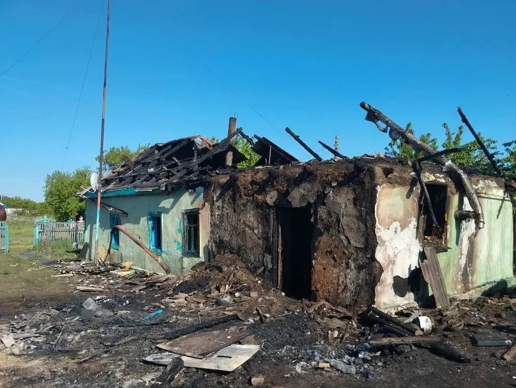 Пожар в Омской области, по предварительным данным вызванный неосторожным обращением с огнём, унес жизни шести человек. По факту возбуждено уголовное дело.