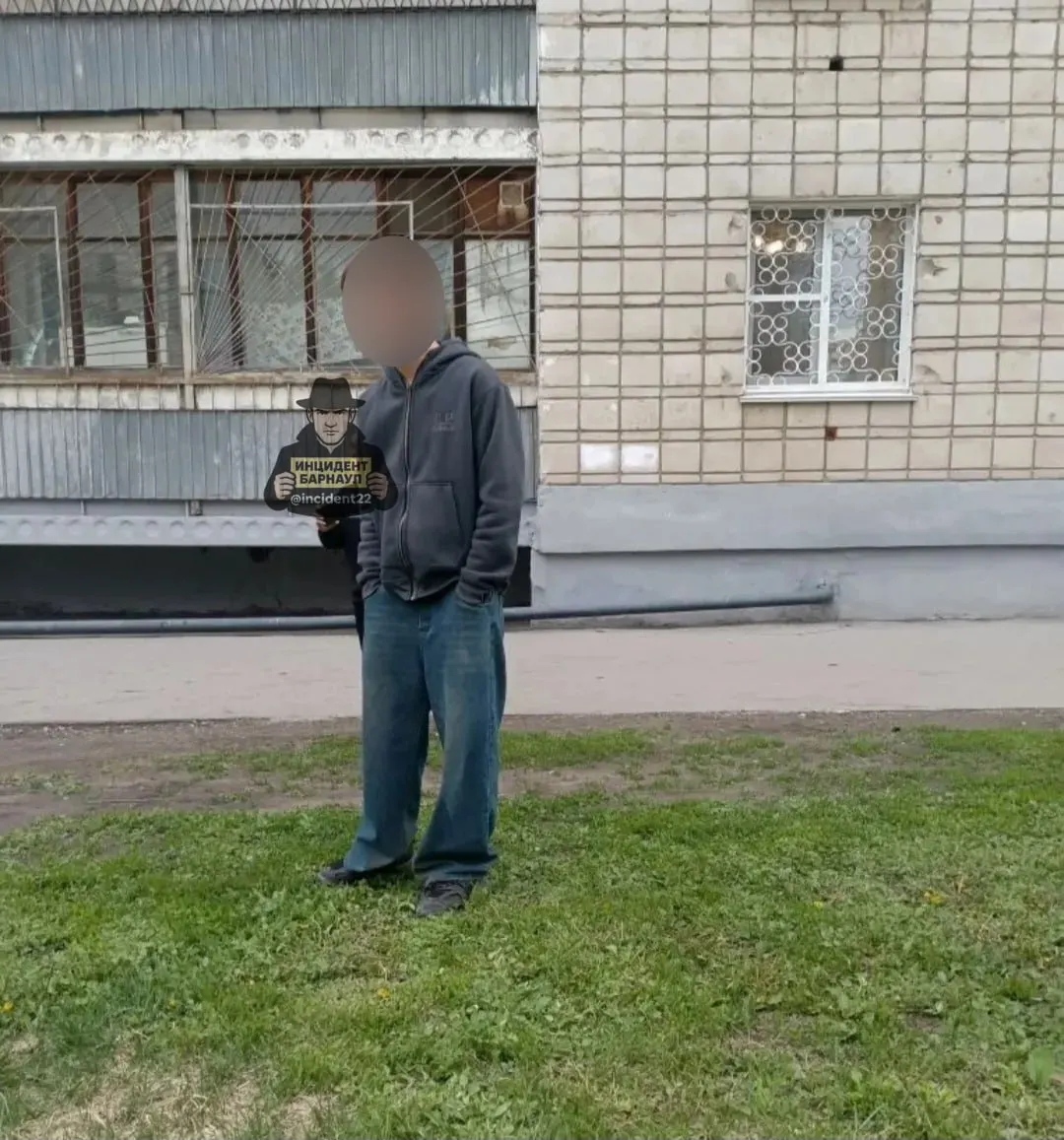 Четверо несовершеннолетних вечером напали на 11‑ и 12‑летних детей; СК по Алтайскому краю и полиция проводят проверки.
