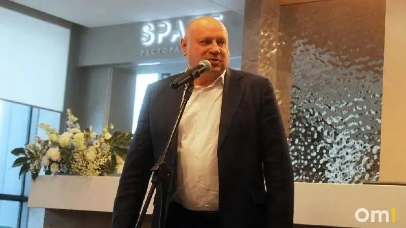 Замглавы Минобрнауки Константин Могилевский сообщил, что заявление о лишении мэра учёной степени зарегистрировано и принято к рассмотрению; решение ожидается после заседания экспертного совета ВАК в июле и последующего рассмотрения президиумом.