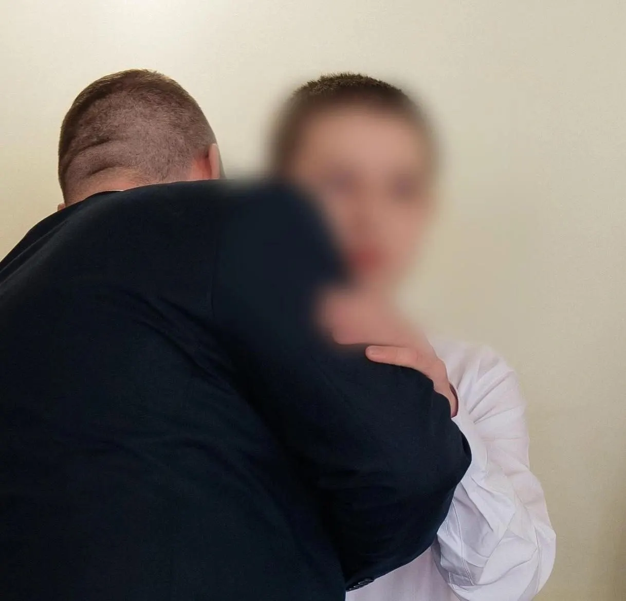 Руководитель федерального сердечно‑сосудистого центра заявил, что подростку не требовалась экстренная госпитализация, ему назначили предоперационную терапию, а врачебная комиссия не выявила нарушений в лечении.