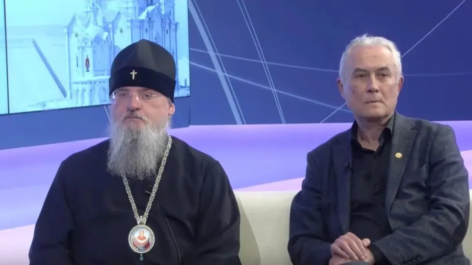 Митрополит и главный архитектор заявили, что строительство собора на Стрелке не запрещено: проект отправлен на доработку из‑за замечаний к документации, а не отклонён окончательно.