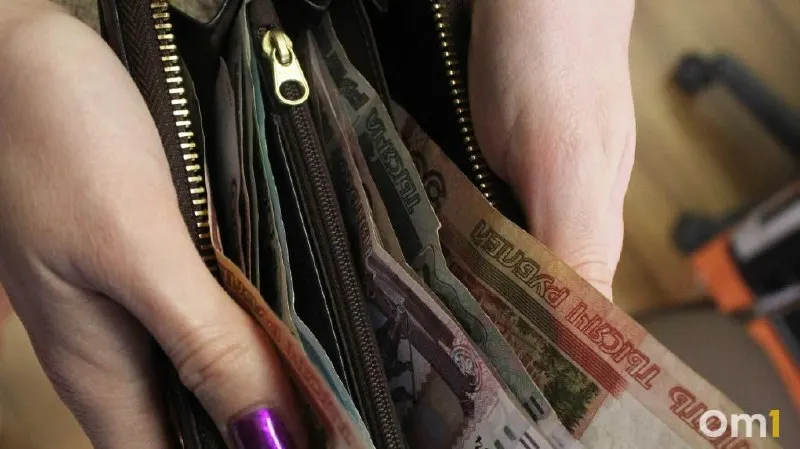 По данным за 2023 год, средняя зарплата мужчин в Омской области — 62 379 ₽, женщин — 40 758 ₽. Разрыв в регионе превышает показатели соседних областей; в культурах, спорте и развлечениях разница достигает 39%, в IT — 14%.