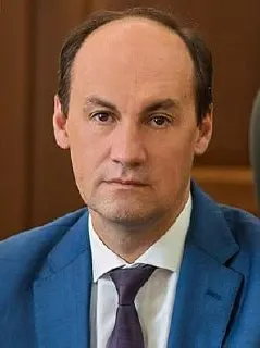 Генеральный директор АО «Красмаш» Александр Гаврилов задержан по подозрению в получении взятки в 3 млн рублей. По словам депутата, следственные действия на предприятии длятся около двух недель. «Красмаш» производит межконтинентальные ракеты, включая «Синеву» и «Сармат».