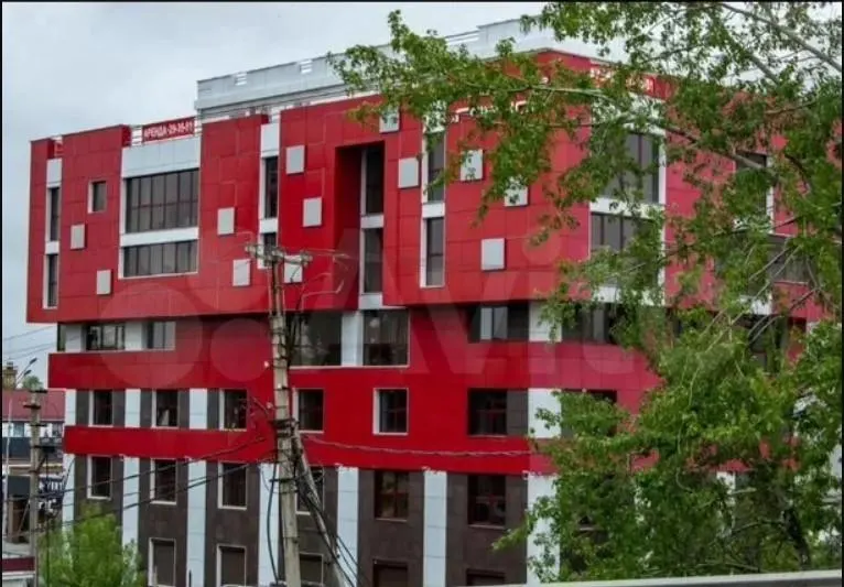 Бизнес-центр площадью 4,1 тыс. м² на Горной, 4 выставлен на продажу. Планируется перепрофилирование в гостиницу с панорамным рестораном на крыше, цена — 400 млн рублей.