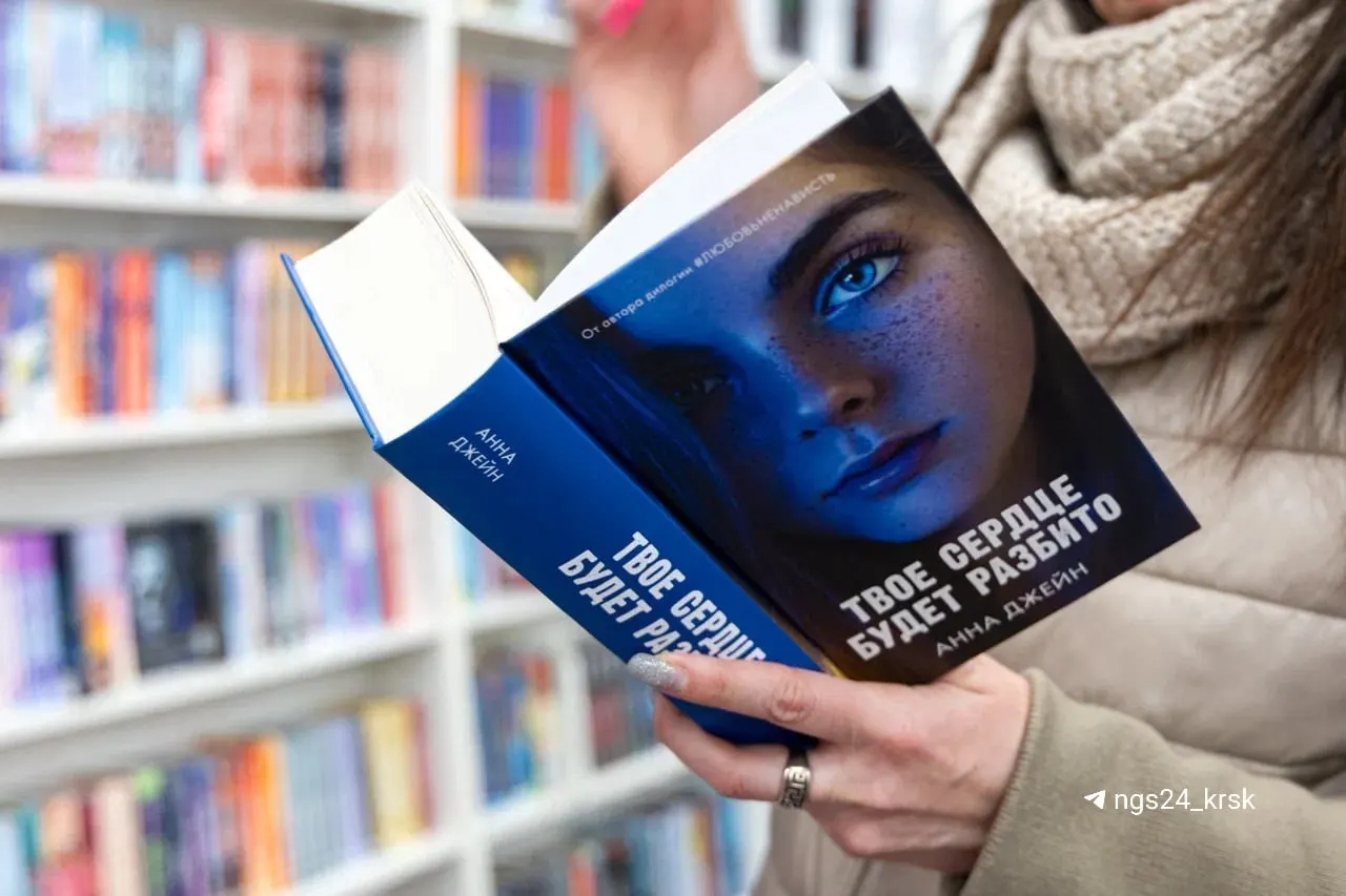 По данным ЕАИС, фильм вошёл в шестерку самых кассовых релизов года, но по мировым сборам значительно уступает крупнейшим хитам.