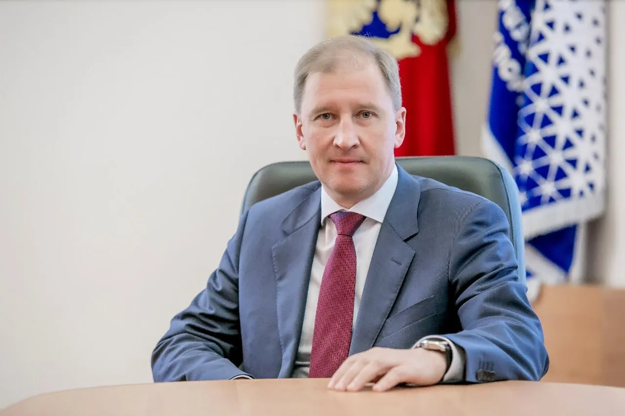 По данным Минспорта, среднемесячный доход ректора СибГУФКа уменьшился в 2025 году по сравнению с 2024 годом; у проректоров — более высокие выплаты.