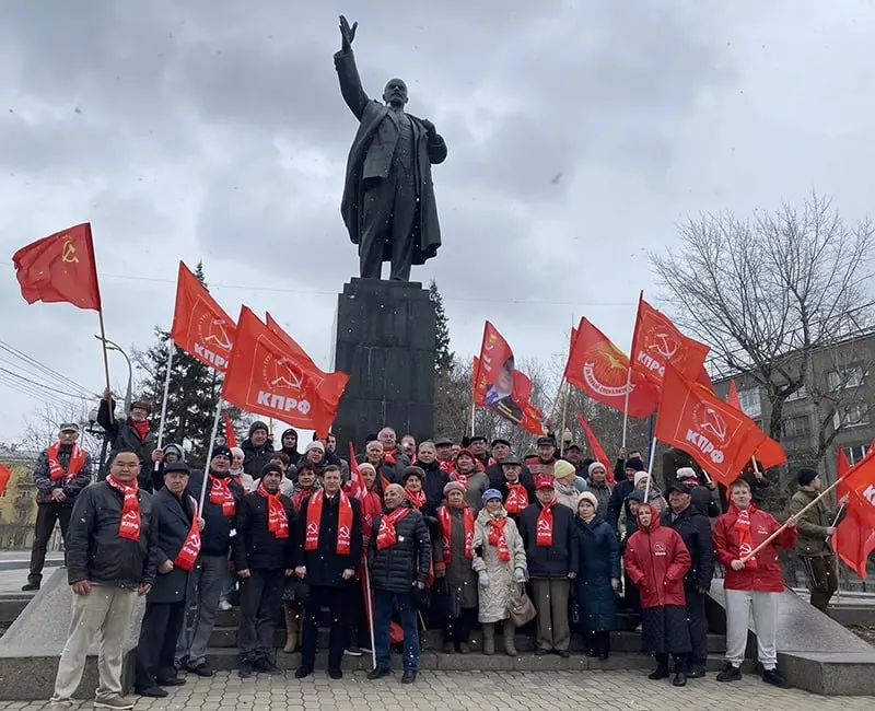 После акций 1 мая в Иркутске как минимум девяти людям вменили участие в несогласованном мероприятии; материалы направлены в Кировский районный суд.