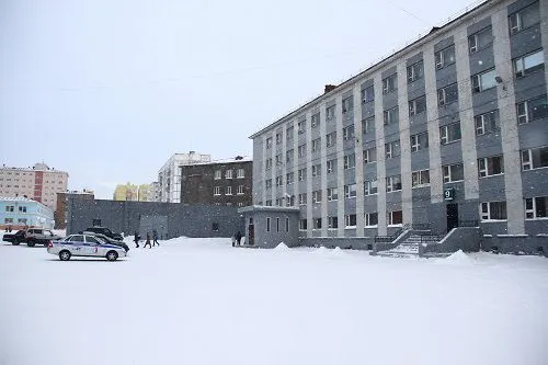 Следователи повторно отказались заводить уголовное дело по заявлению 48‑летнего жителя Норильска о побоях в отделе полиции. В деле возникли проблемы с видеозаписями и своевременностью медэкспертизы.