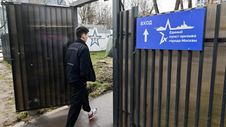 Проект приказа Генпрокуратуры предполагает всесторонний надзор за учётом военнообязанных — от военкоматов и ведомств до работодателей, школ и вузов. Правозащитники предупреждают о риске усиления давления на граждан и превращении надзора в инструмент мобилизационного администрирования.