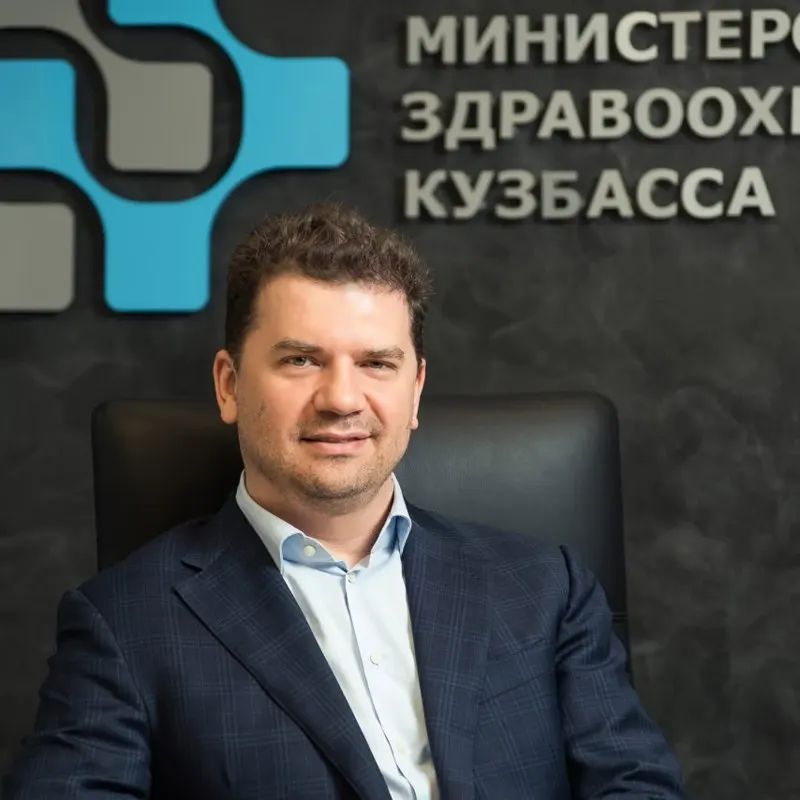 В Центральный суд Кемерова направлено уголовное дело в отношении экс‑главы минздрава Кузбасса Дмитрия Беглова — ему вменяют 11 эпизодов получения взяток. Беглов заключил досудебное соглашение, у него и близких изъяли имущество примерно на 100 млн рублей.