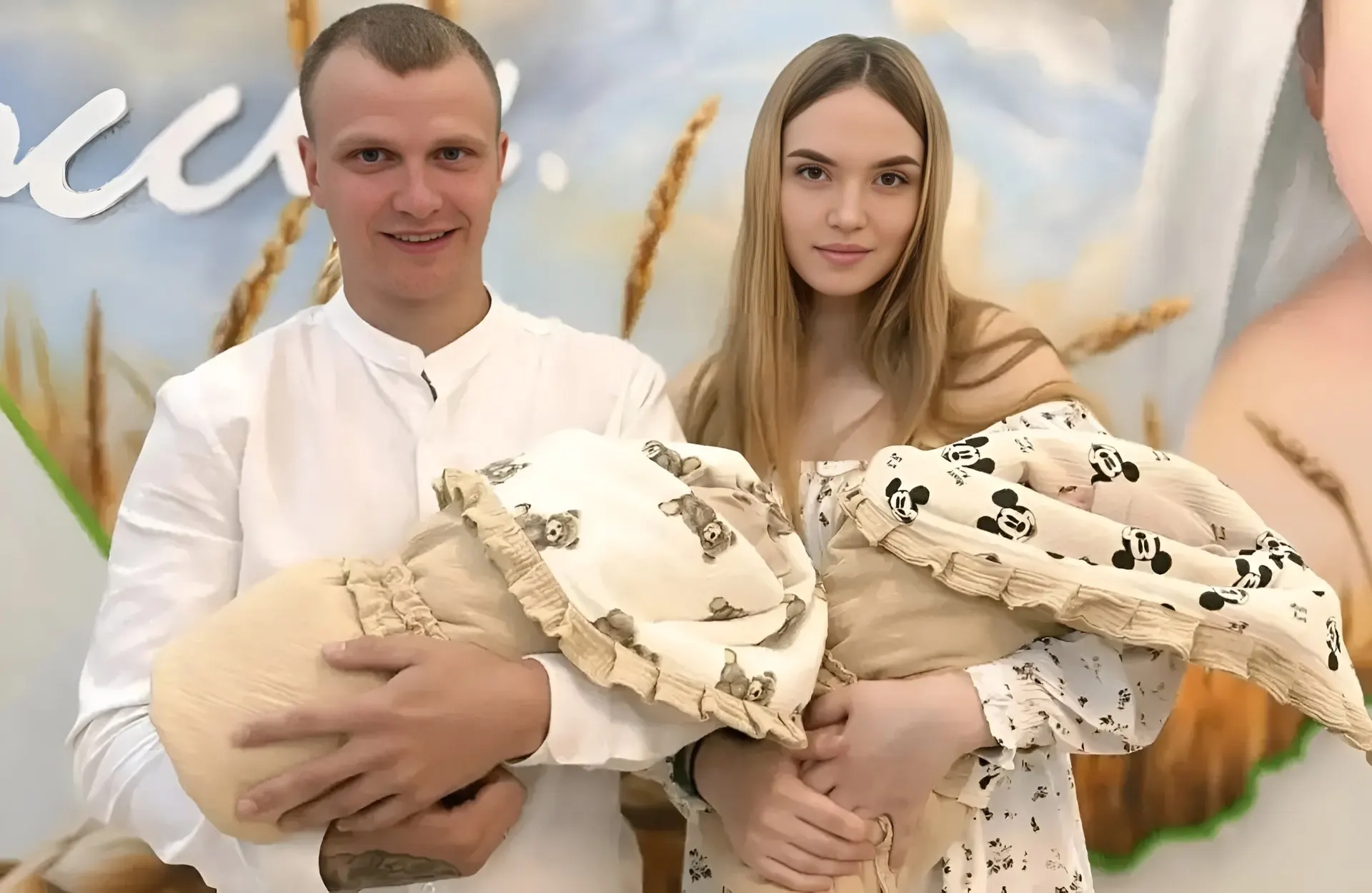 В семье Андрея и Анастасии Микиных в Бийском районе 6 мая 2026 года родились два мальчика — Артём и Тимофей; разница во времени между рождением братьев составила четыре секунды.