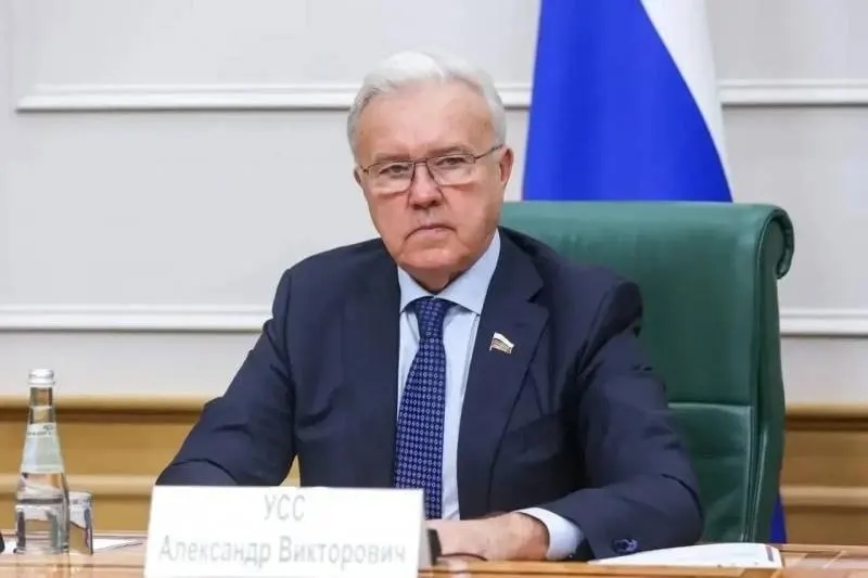 Губернатор Красноярского края отказался от участия в праймериз «Единой России». Ранее сообщалось, что его место в Совфеде может занять экс-мэр Эдхам Акбулатов.