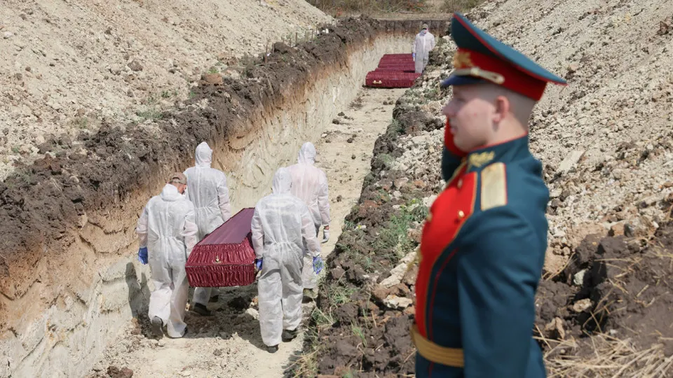 Анализ поимённых списков, реестра наследственных дел и судебной статистики даёт минимальную документально обоснованную оценку в 352 тыс. погибших; в неё включены как зарегистрированные через ЗАГС, так и признанные погибшими через суд.