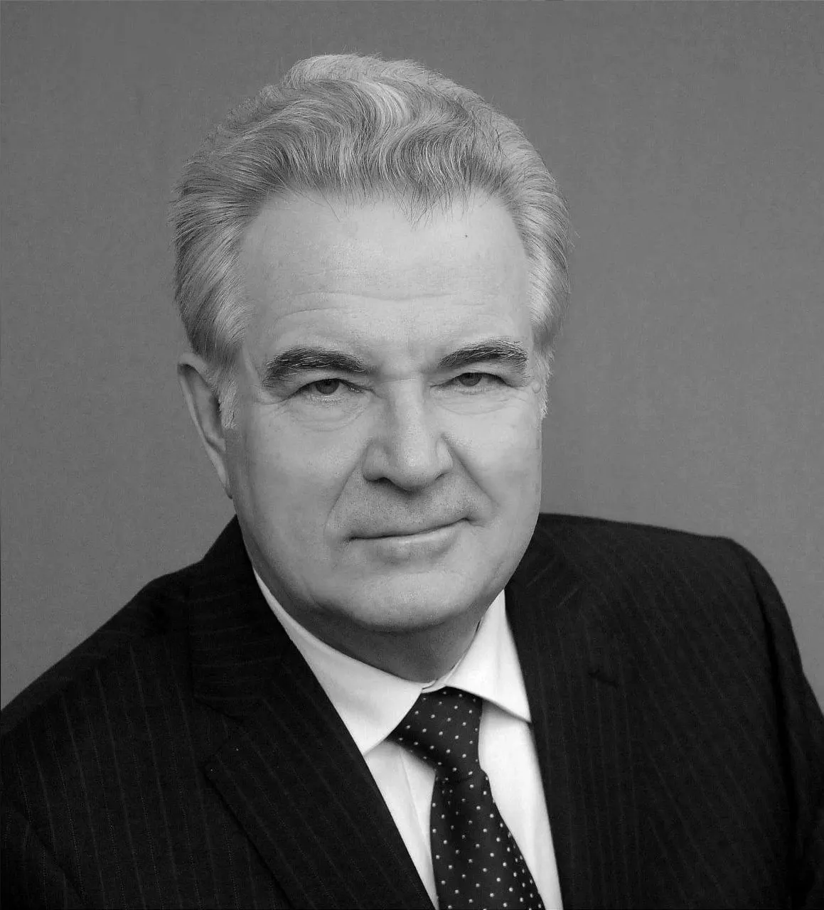 Спикер Законодательного собрания Омской области Александр Артёмов вспомнил о заслугах первого председателя регионального парламента в третью годовщину его смерти.