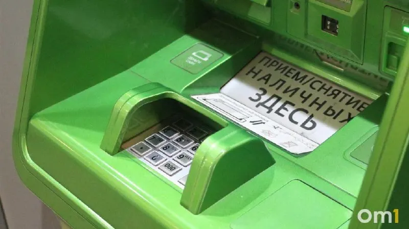Лимиты — до 25 тыс. руб. за операцию, до 50 тыс. в сутки и до 200 тыс. в месяц. Банк России также опубликовал проект, по которому около 12 крупных банков могут обязать принимать трансграничные переводы через СБП.