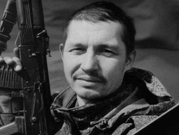 В Усть-Ишимском районе Омской области подтвердили гибель 42‑летнего Александра Ахметчанова, заключившего контракт с Минобороны в январе; в апреле он погиб на Украине. Оставил пятерых детей.