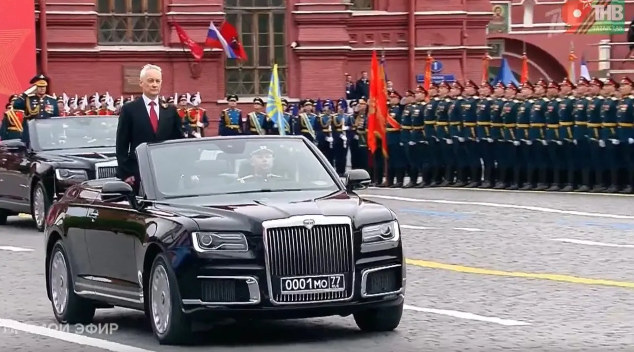 Андрей Белоусов провёл осмотр кабриолета Aurus; конкретный экземпляр собран в Москве, а другие модели выпускают в Елабуге.