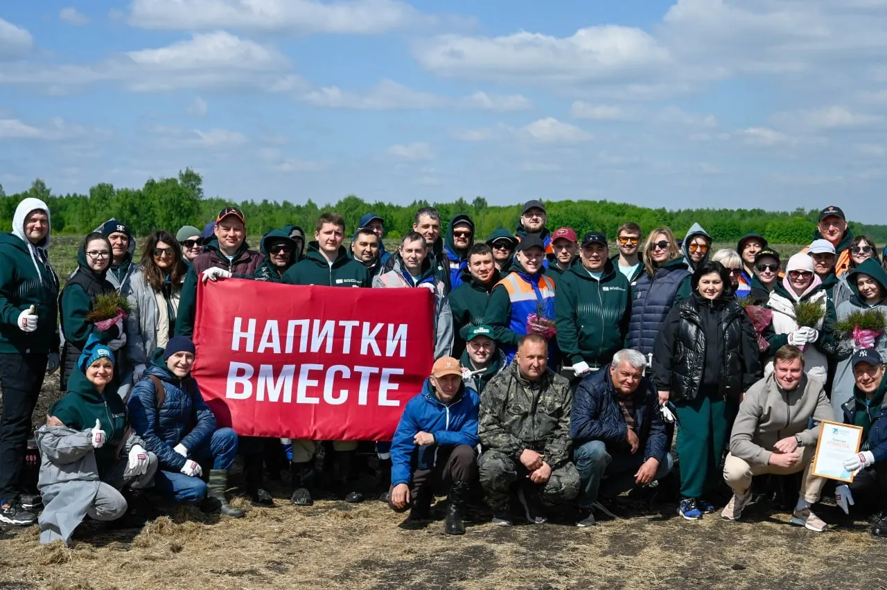 Сотрудники филиала компании совместно с министерством природных ресурсов Омской области высадили 16 тысяч саженцев сосны обыкновенной на участке площадью 4 га в рамках программы по восстановлению лесов Прииртышья.