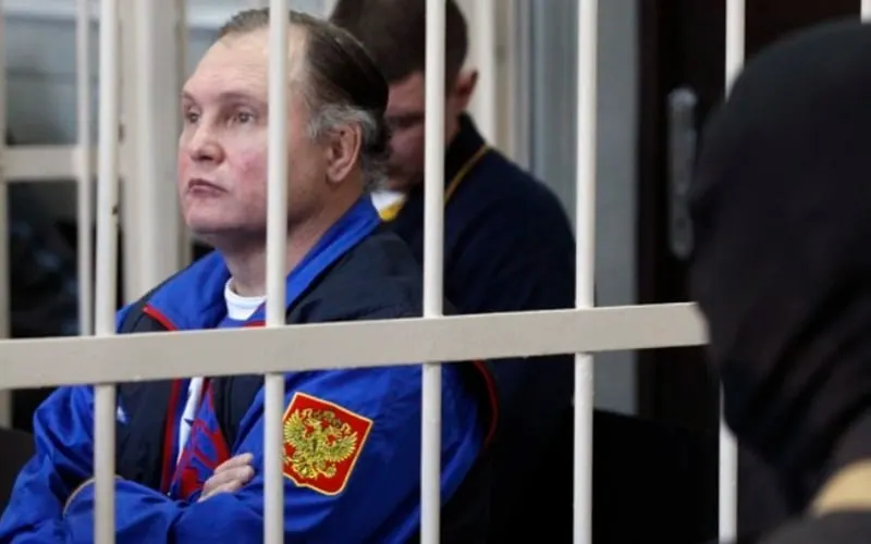 Следствие предъявило новые обвинения отбывающему 22‑летний срок Александру Трунову — ему вменяют участие в убийстве вице‑мэра Новосибирска Игоря Белякова, расстрелянного в 2001 году. По делу также проходит Сергей Комарницкий; материалы рассмотрит Новосибирский районный суд.